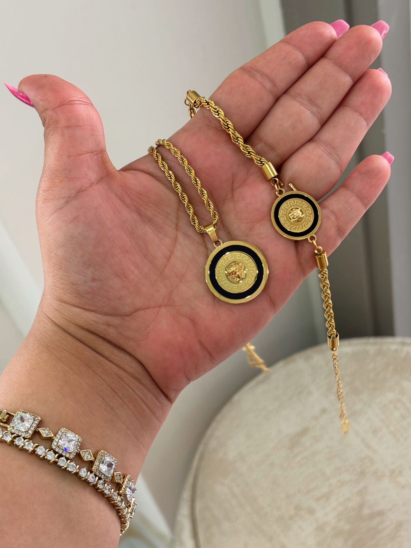 İthal Versace kolye bilek seti